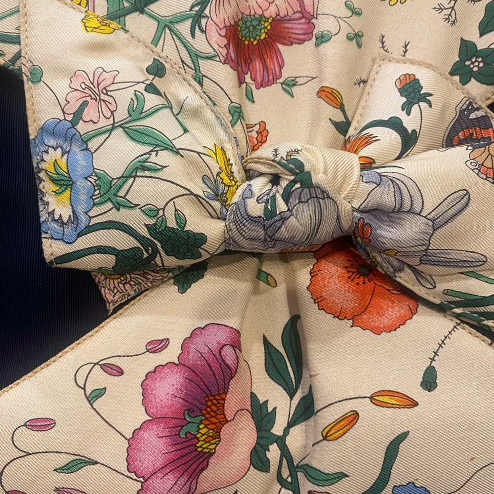 Gucci Flora Vintage Bow Clutch with Detachable Crossbody Strap - Picture 5 of 17